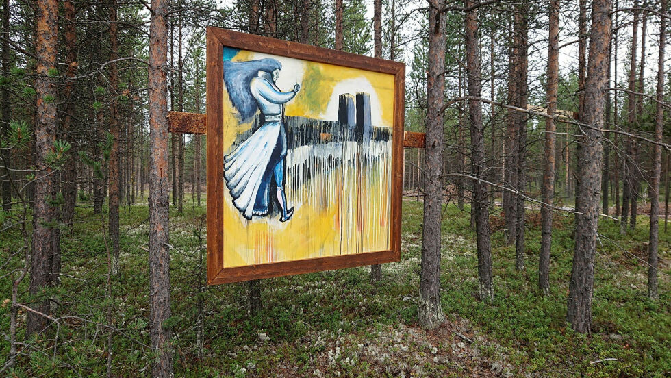 Meahccedáidda-ut­still­inga har syv kunst­verk, her ett av dem, i størr­el­sen 1,5 m x 1,5 m. «Árpmitmeahttun/Ubarm­hjer­tig», 2015, av Per Asle Sara.
 Foto: John Arvid Johnskareng.