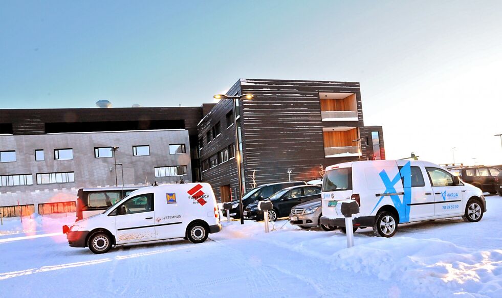 Flere håndverksbedrifter tjener nå gode penger på å gjøre ferdig nye Kirkenes sykehus.
 Foto: Hallgeir Henriksen