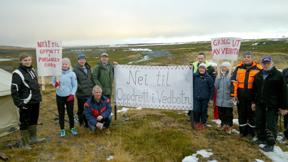 Fredag 27. og lørdag 28. juli blir det ny protestmarkering mot oppdrett i Porsangerfjorden i Vedbotn ved Repvåg.  Bildet er fra fjorårets demonstrasjon i Vedbotn i begynnelsen av november.
 Foto: Arkiv