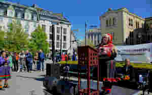 Sterk markering foran Stortinget