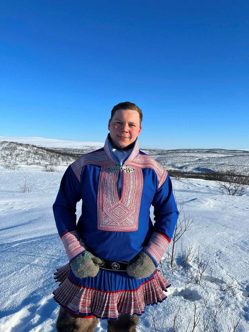 Joik er en del av hverdagen til Piera Eira, som er reindriftsutøver.
 Foto: Privat