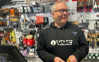 De fire første kundene skulle ha signalpenn mot bjørn