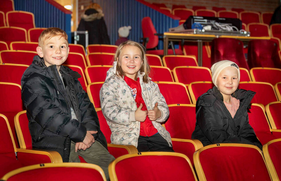 Dennis Emilian Kvarsvik Andersen (8), Astrid Mathea (8) og Amalie Lovise Eliassen (10) var på premieren og har en klar anmeldelse av den første kvænske animasjonsfilmen.
 Foto: Cecilie Bergan Stuedal