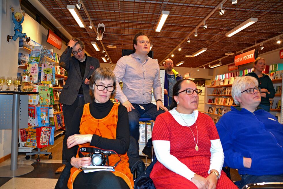 Jonas Stein Eilertsen (V) (sittende bak), var en av dem som dukket opp på presentasjonen av den høyaktuelle boken: Nordområdene i endring. Urfolkspolitikk og utvikling.
 Foto: Elin Margrethe Wersland