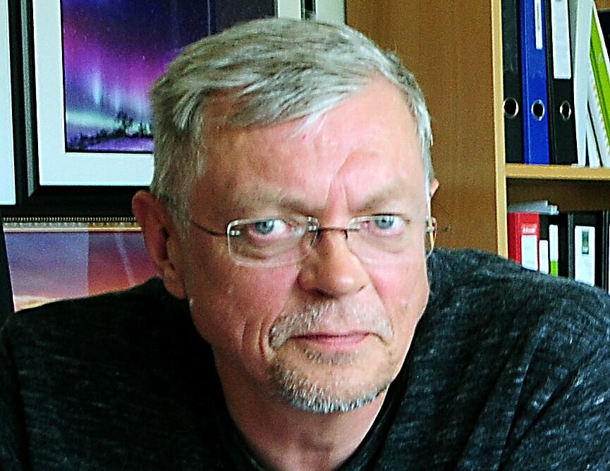 Voldsomme økonomiske kutt er hva kommunedirektør Kurt Maurstad har å tilby Karasjok de kommende år. Likevel er han optimist.
 Foto: Stein Torger Svala