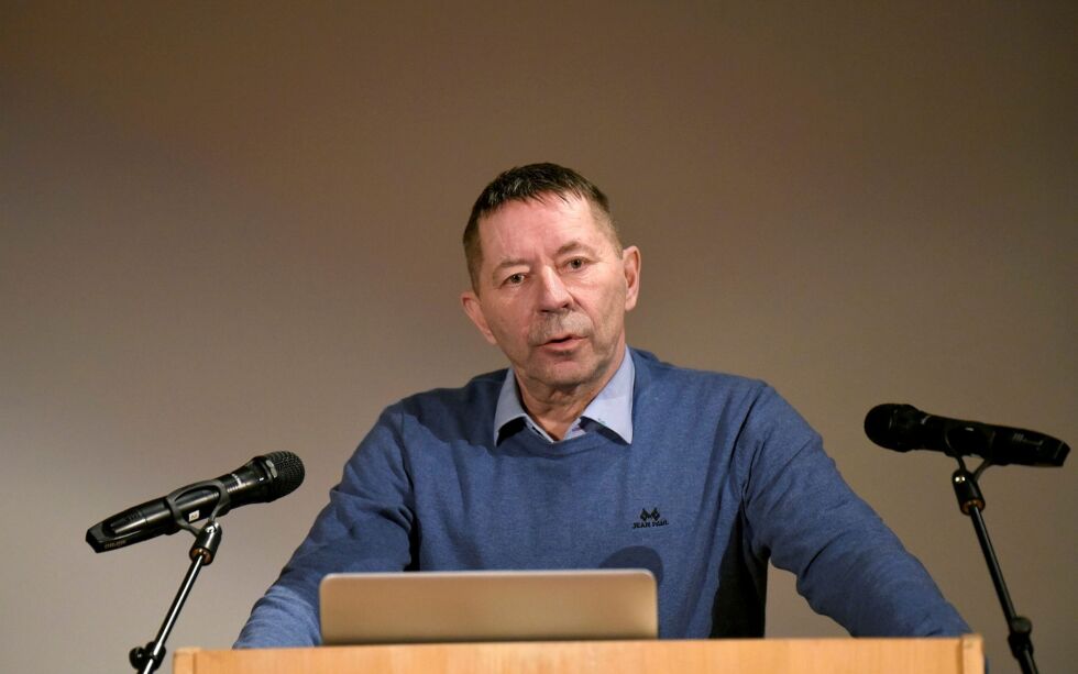 Knut Roger Hanssen (H) på talerstolen under siste kommunestyremøte.
 Foto: Marius Thorsen