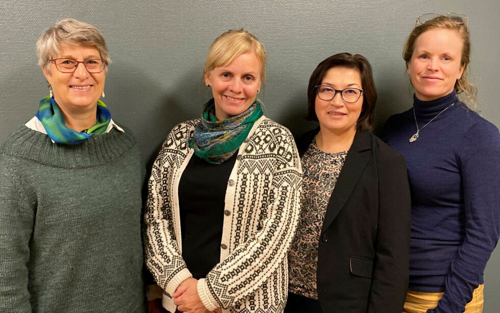 UiT og Nordlandsforskning inviterte til et fire timer langt arbeidsverksted om Porsangerfjorden og fjordressursene. Fra venstre: Annika E. Nilsson (Nordlandsforskning), Camilla Risvoll (Nordlandsforskning og arbeidspakkeleder for prosjektet Face-It),
Camilla Brattland (UIT, arbeidsleder for prosjektet Future Arctic Lives) og Majken Paulsen (Nordlandsforskning).
Foto: Irene Andersen