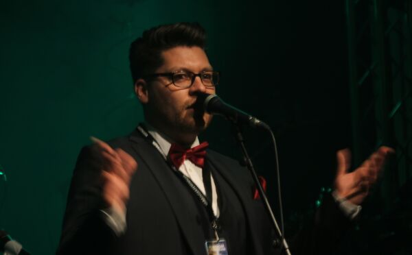 Presenterer nye artister