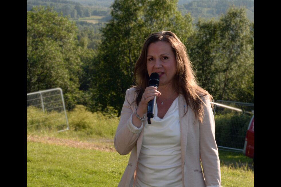 Tjeldsund-ordfører Liv Kristin Johnsen (H) leder fellesnemnda som forbereder sammenslåing av Skånland og Tjeldsund kommuner.
 Foto: Steinar Solaas