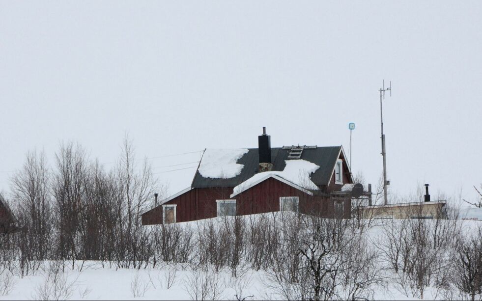 Eneboeren Josef Saras hus 15 kilometer fra riksveien ved Rágesluobbal i Kautokeino kommune.
 Foto: Stein Torger Svala