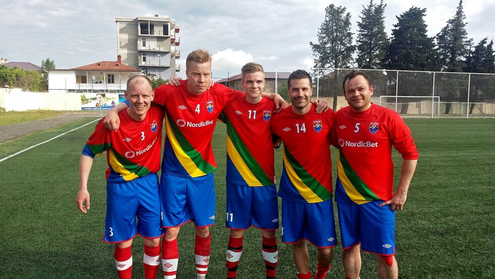 Jon Steinar Eriksen (fra venstre), Jarkko Lahdenmäki, Stein Arne Mannsverk, Lars Iver Strand og Hans Åge Yndestad stod for FA Sápmis scoringer i åpningskampen.
 Foto:  FA Sápmi