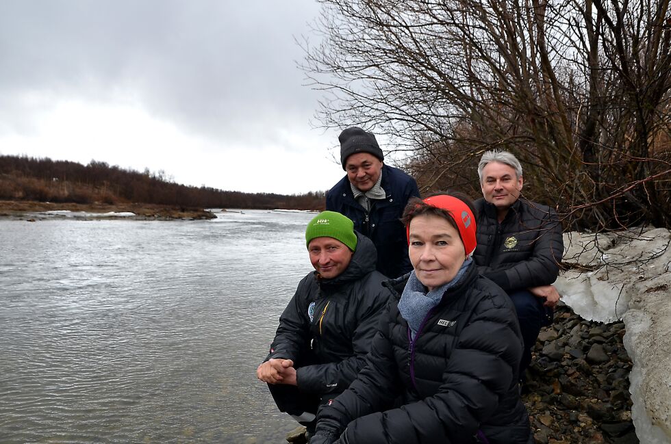 Kai Simon Johansen, Hans Atle Strømeng, Tordis Opdahl og Per Nyvoll er fire av entusiastene som ønsker å åpne for fiske i hele vassdraget.
 Foto: Roger Albrigtsen