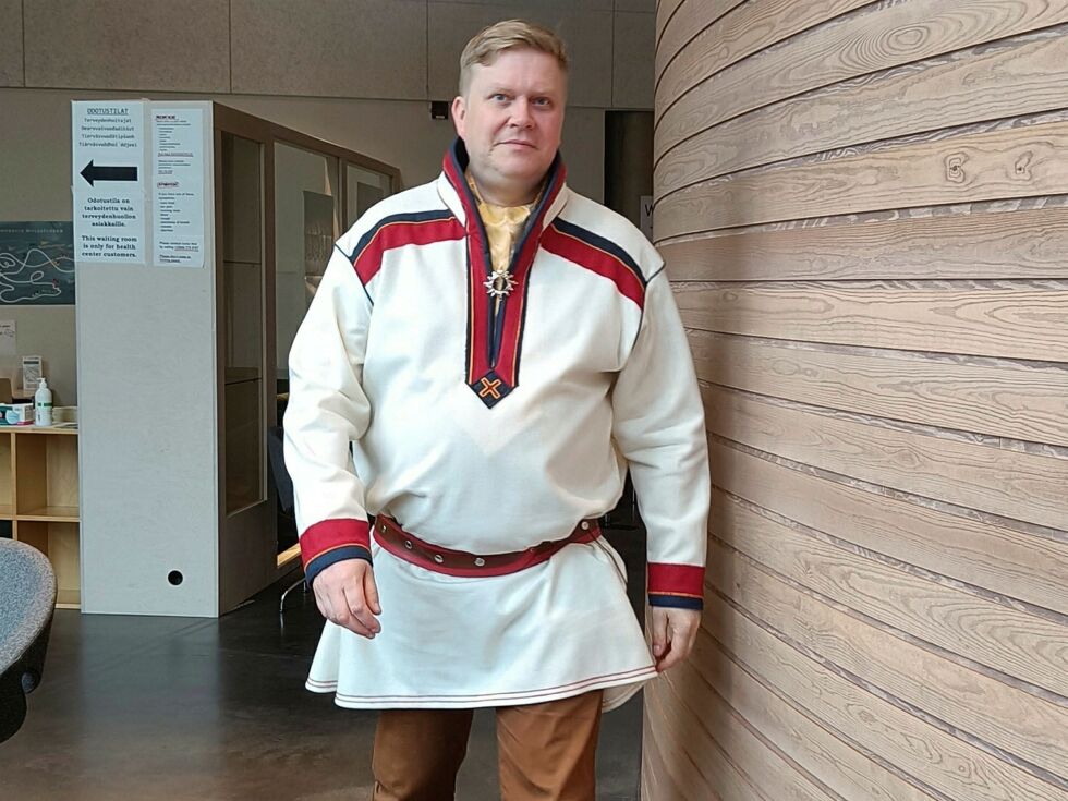 Ronny Wilhelmsen, her i fin driv inne på Sajos, kultursenteret i Inari, Finland, hvor sameparlamentarikerkonferansen fant sted.
 Foto: Bargiidbellodat