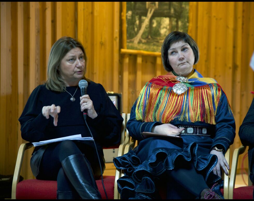 Statssekretær Anne Karin Olli (H) og sametingspresident Aili Keskitalo (NSR) hadde fremtredende roller på Hattfjelldalkonferansen.
 Foto: Steinar Solaas