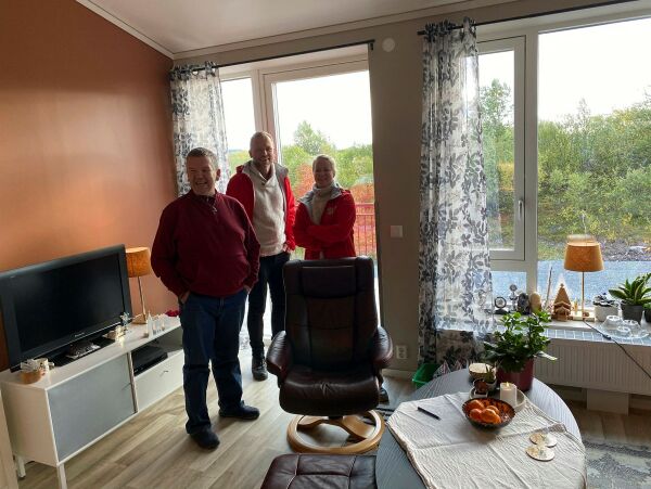 Pål Magne fikk stolt vist frem leiligheta si til Lysbakken og Webber