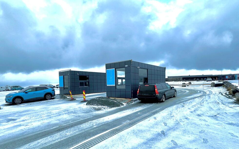 Det er ett år siden lovlighetsklagen angående kommunens tillatelse om etablering av bomstasjonene på Nordkapplatået. Saken er ennå ikke avgjort.
 Foto: Jan Olsen