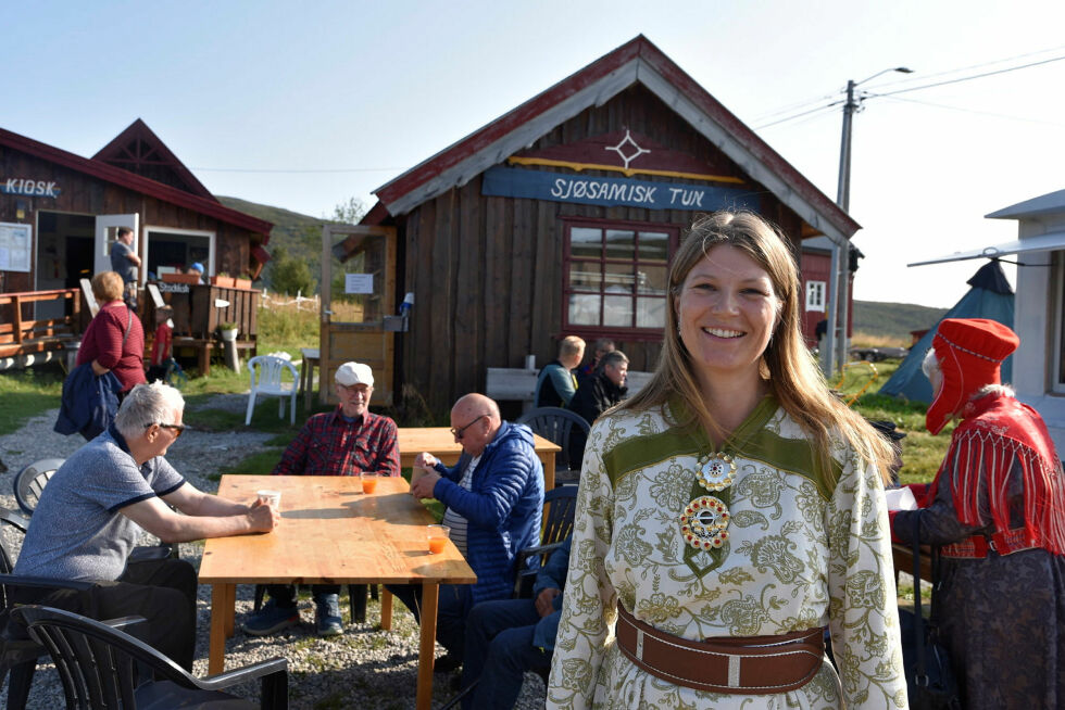 Ragnhild Oline Eliassen forteller Ságat at de er fornøyd med årets treff, og håper på enda sterkere oppmøte neste år.
 Foto: Oskar Melkeraaen Aas