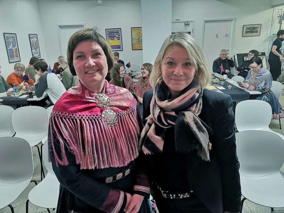 Sametingspresident Aili Keskitalo (NSR) ber om møte med kommunal- og moderniseringsminister Monica Mæland (H) etter fram og tilbake om budsjettet. Bildet er fra en hyggeligere anledning, nemlig den samiske språkuka i oktober i fjor.
Foto: Erik Brenli