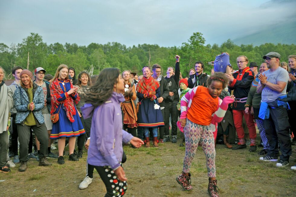 Sandra Márjá West overtar som festivalsjef etter Karoline Trollvik. Trollvik på sin side gir seg etter fire år i sjefsstolen og med gode publikumstall.
 Foto: Erik