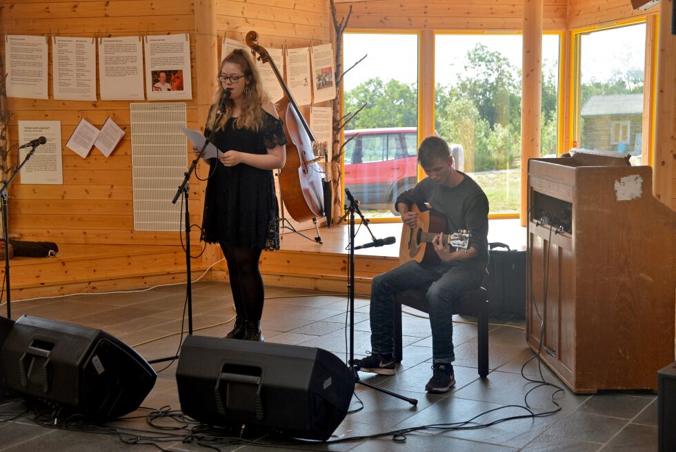 Amelia Hauger Hoff og Olav Skanke fremførte vakker kvensk musikk under Kipparifestivalen i sommer.
 Foto: Hannah Persen