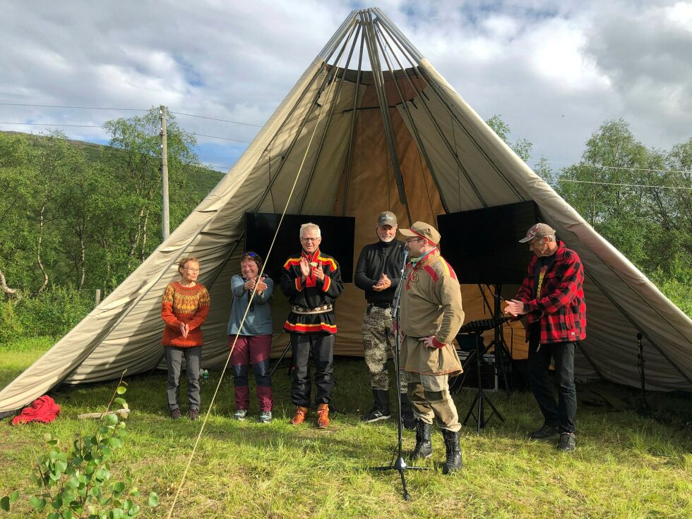 Vigdis Siri, Lotte H. Ruge, Torkell Rasmussen, Beaska Niillas, Ole Bjarne Grotnes og Øystein Hauge fikk applaus fra publikum for initiativet til folkeaksjonen og sommertreffet. Også Ragnhild Rajala Lautz har sittet i interimsstyret.
ALLE FOTO: Birgitte Wisur Olsen