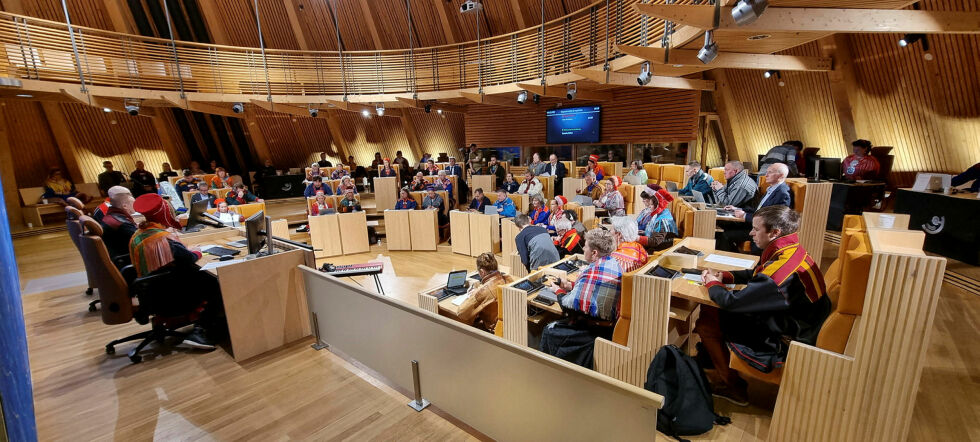 Plenum er samlet for å vedta forsoningstiltak.
 Foto: Steinar Solaas