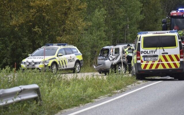 En mann skal ha blitt slynget ut av bilen.
 Foto: Lova Vassli Hilanmo