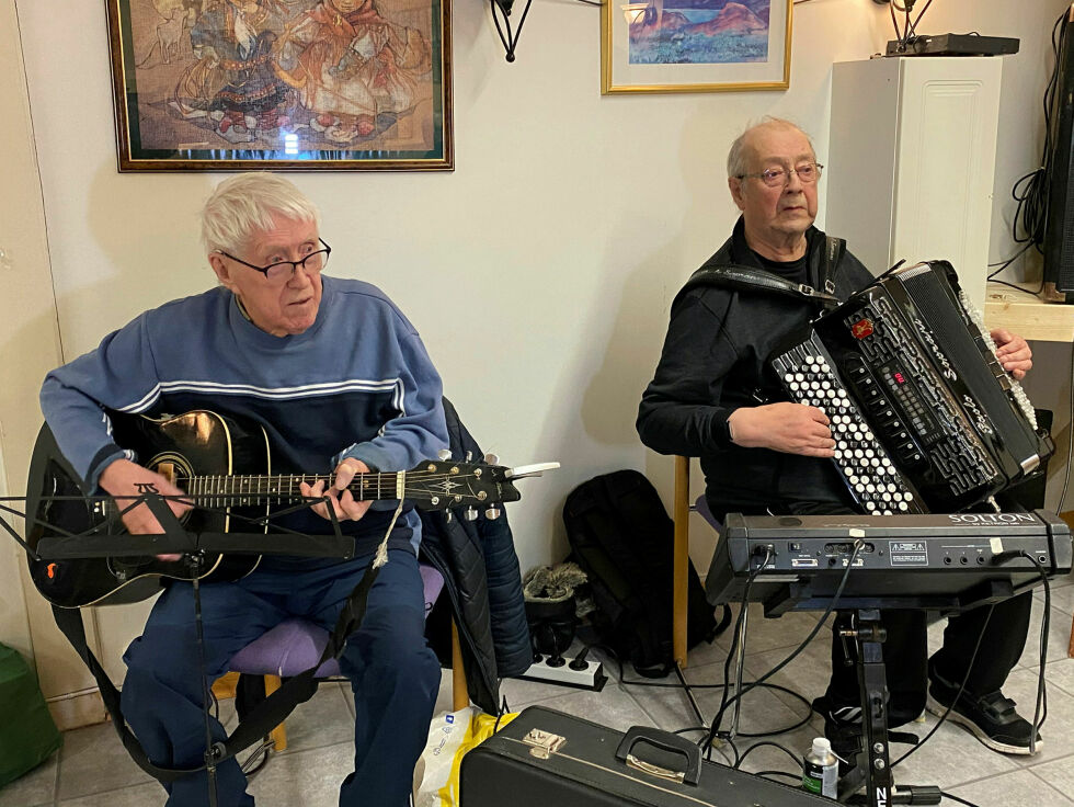 Arne Andersen og Åge Beddari er kanskje Norges eldste dansespillemenn.
 Foto: Thor Thrane