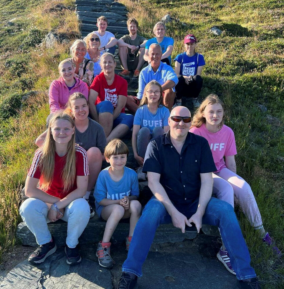 Her er noen av de frivillige som er godt i gang med å forberede Nordkapp filmfestival 2024.
 Foto: Nordkapp Filmfestival