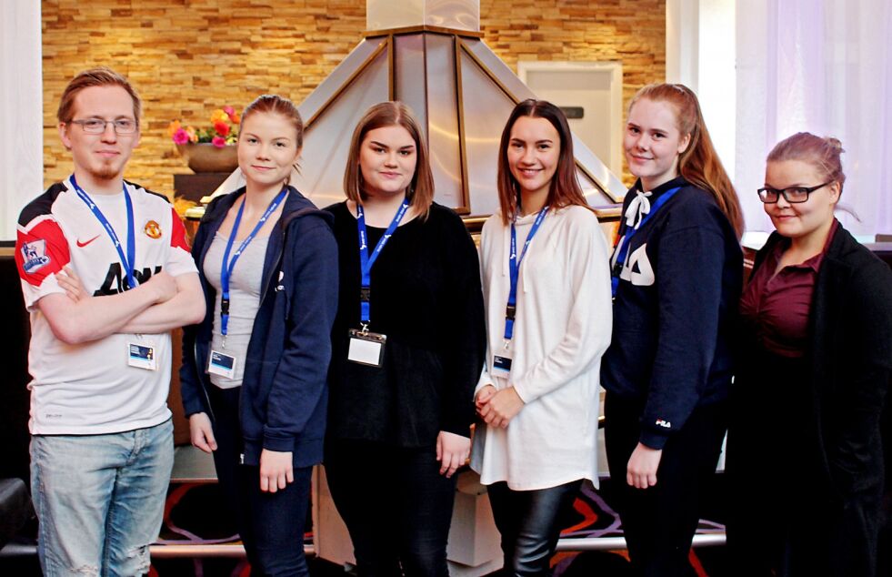 Det nye arbeidsutvalget for Finnmark Unge Høyre. Fra venstre: Steffen Eriksen Haneboe fra Alta, Mina Marie Solheim fra Porsanger, Sharon Fjellvang fra Nordkapp, Lise Stamnes fra Alta, Maiken Rasmussen fra Vadsø og Biret Mailen M. Buljo fra Kautokeino. Andrea Fjellvang var ikke til stede da bildet ble tatt
 Foto: Pressefoto