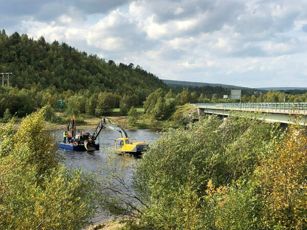 Nybrua over grenseelva