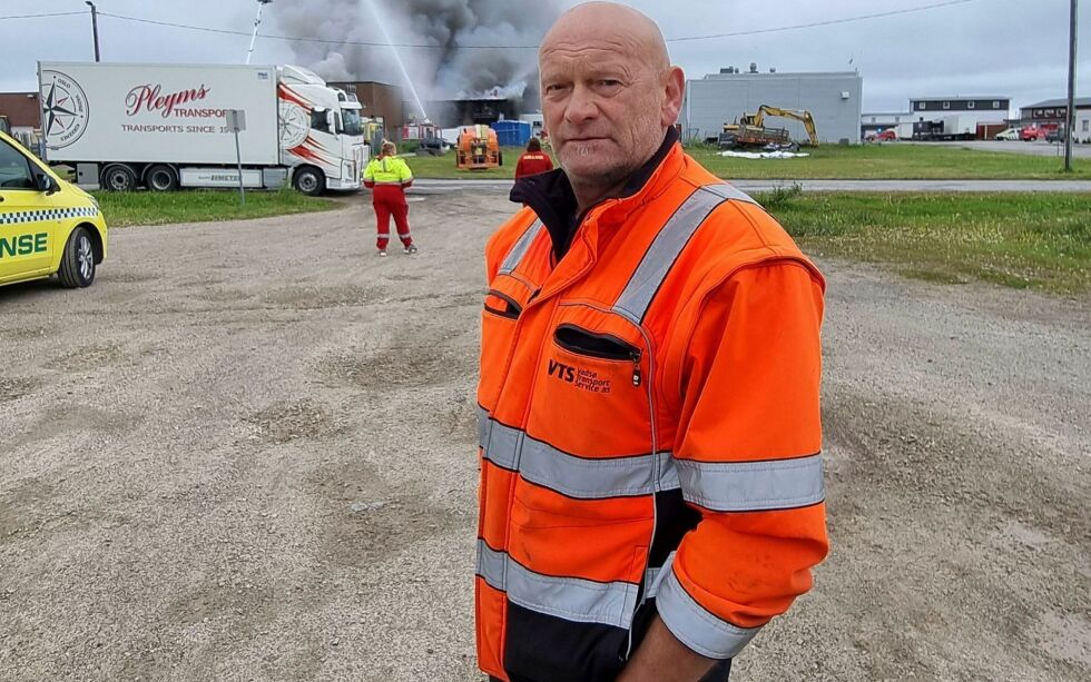 Daglig leder i Vadsø Transportservice, Karl Reidar Mietinen, måtte se flammene ta hele lokalet bedriften leier. 
– Vi mistet en pumpebil og alt av verktøy og utstyr vi eier, forteller han oppgitt.