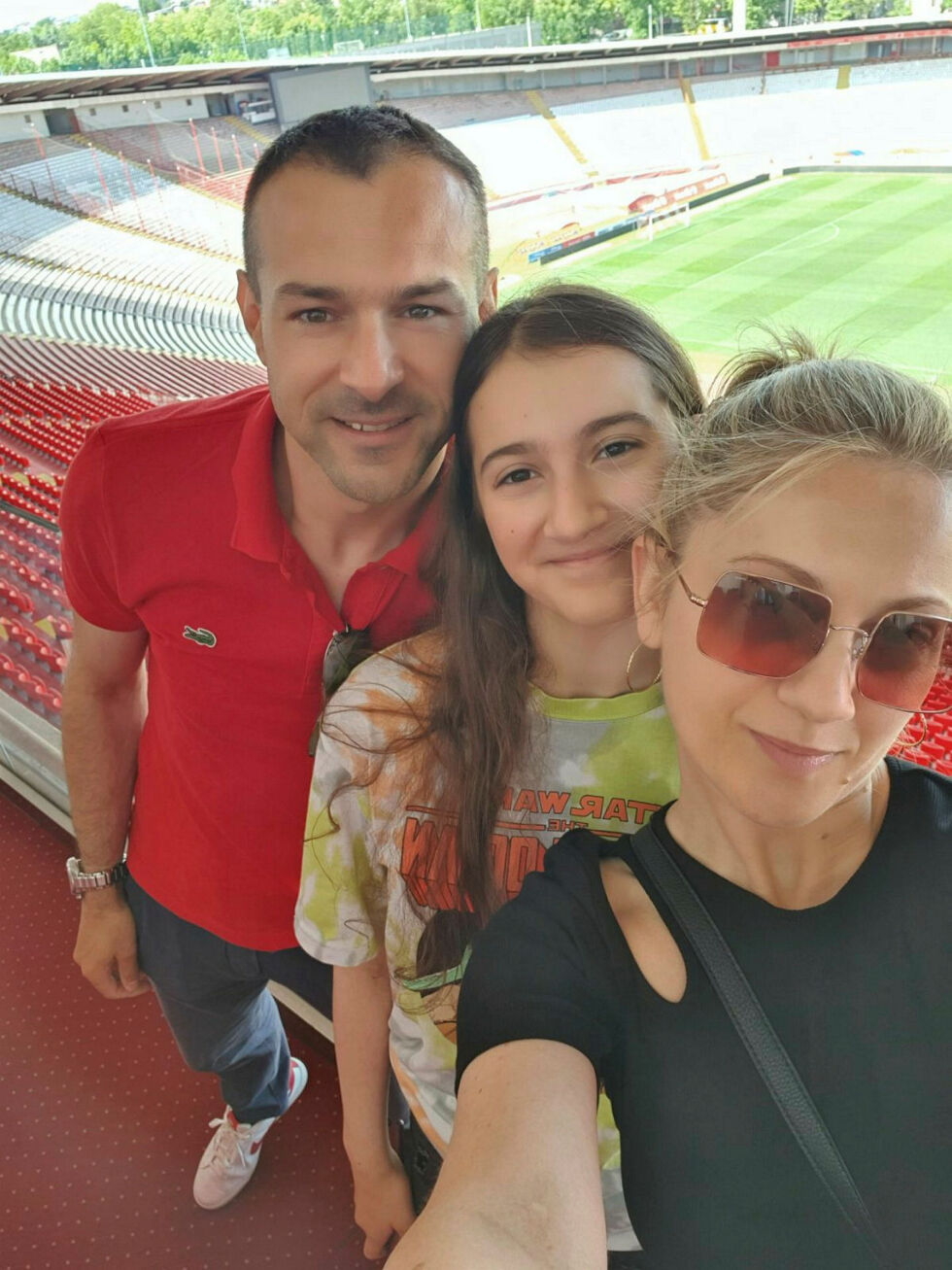 Aleksandar, Sara og Nina Spasic stortrives i Porsanger.
 Foto: Privat