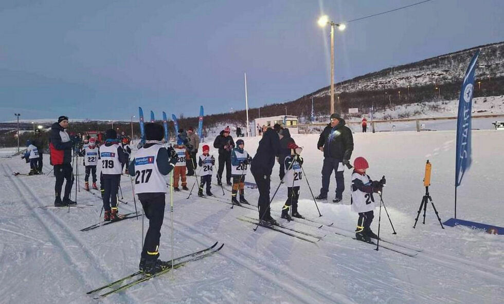 Grunnet bygging av nytt klubbhus har Polarstjernen valgt å flytte skistadion til området der skiskytteranlegget ligger. I helga fikk man testet ut både ny stadion og en helt ny langrennsøvelse.
 Foto: Privat