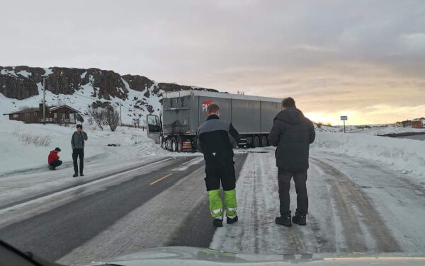 Trailer sperrer veien