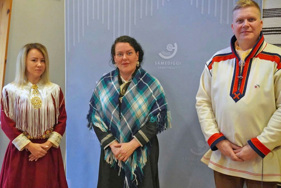 Sandra Andersen Eira (NSR), Silje Karine Muotka (NSR) og Ronny Wilhelmsen (Ap) var sammen på høring sist torsdag. Foto: Sametinget