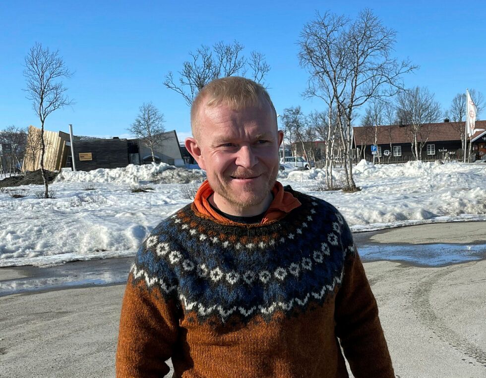 Da for­bud­et mot all fiske i Tana kom, sto Ken Ron­ny Pors­ang­er med nye bruk til mye over 100.000 kro­ner. I som­mer skal han fiske i Sør-Var­ang­er, der han har fått tre le­gen­da­ris­ke plas­ser mel­lom Jar­fjor­den og rus­se­gren­sa.
 Foto: Birgitte Wisur Olsen