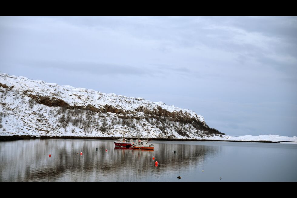 Båtene Havkatt (til venstre) og Samanta (ikke på bildet) fisket på storm før nyttår for å klare inntektskravet til krabbekvote.
 Foto: Bjørn Arne Johansen