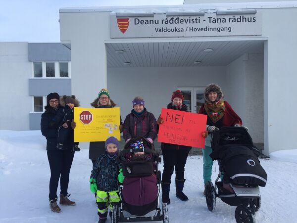 Demonstrerte mot tredeling  av svangerskapspermisjon