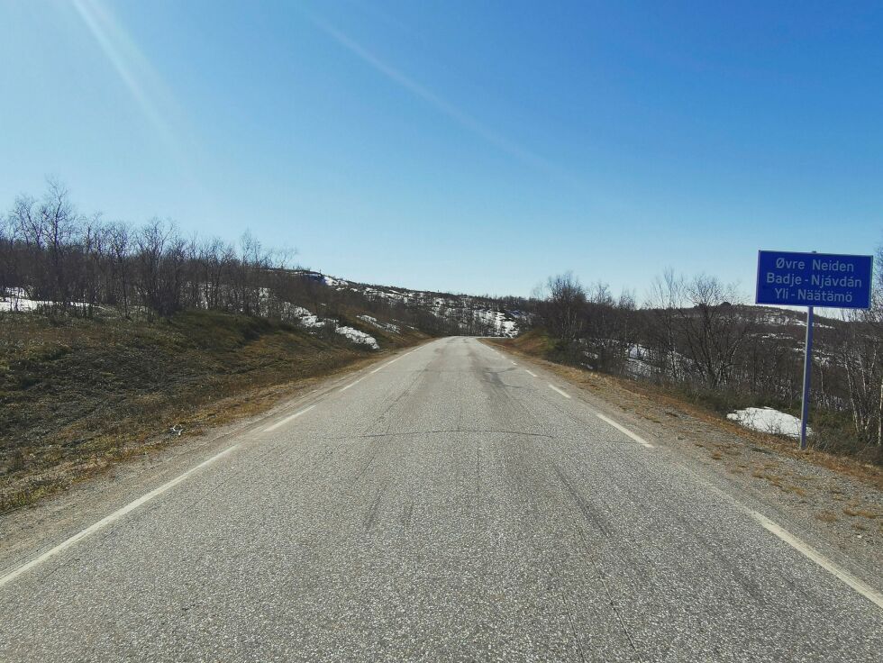 Mi­ni­mal tra­fikk over gren­sa og stopp i gren­se­han­de­len har bi­dratt til at det i vår er langt mind­re søp­pel enn nor­malt langs Fin­lands­vei­en i Bejje Njávdám. Foto: Stein Tore Si­vert­sen