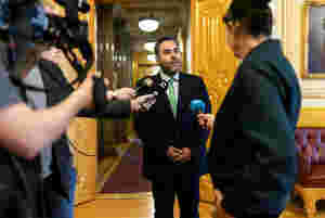 Varsko for uthuling av demokratiet