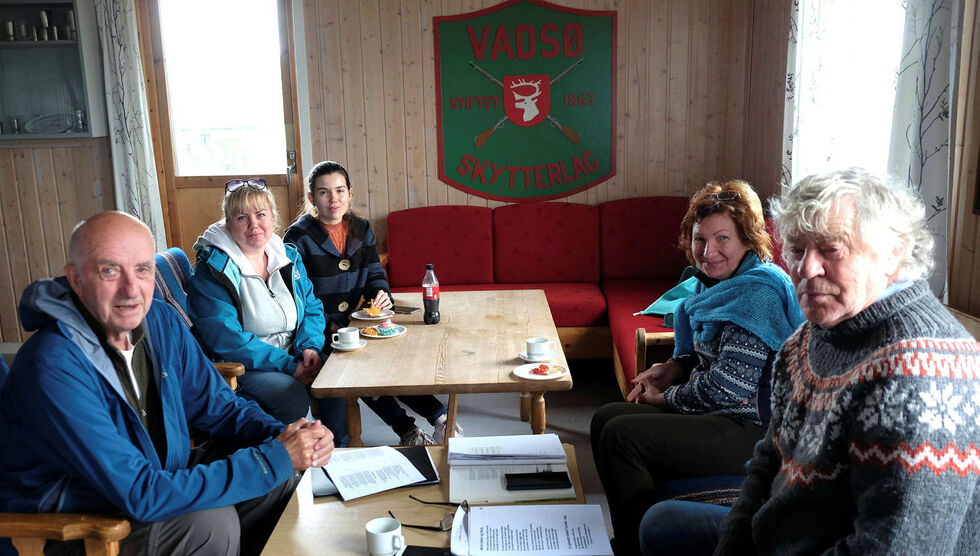 Torbjørn Nordgård (til venstre) sammen med Lileia Vysotska (Dianas mor), Diana, Olga Jørstad og Jakob Mikkelsen.
 Foto: Bjørn Hildonen
