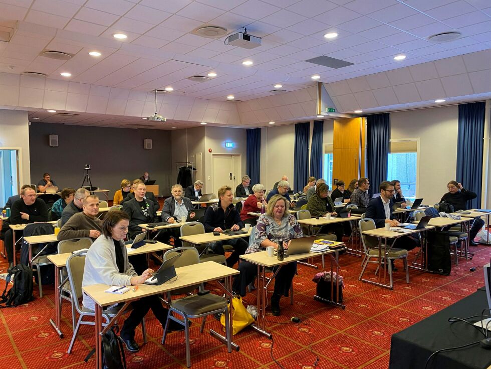 Etter at formannskapet enstemmig innstilte på å si opp avtalen med Scandic om leie til kommunestyremøter blir dette endelig banka gjennom på det som blir det siste møtet i denne omgang på hotellet. Foto: Hallgeir Henriksen
 Foto: Hallgeir Henriksen