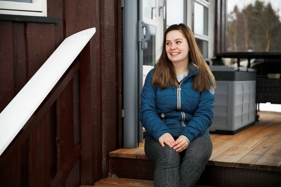 Karasjokskytteren har tatt det siste kravet på klasse 5, hvilket betyr at hun konkurrerer mot de beste. Nå er dog alt av stevner lagt på is grunnet coronasituasjonen, og Benedicte bruker mye av tiden på studier. Foto: June Helén Bjørnback