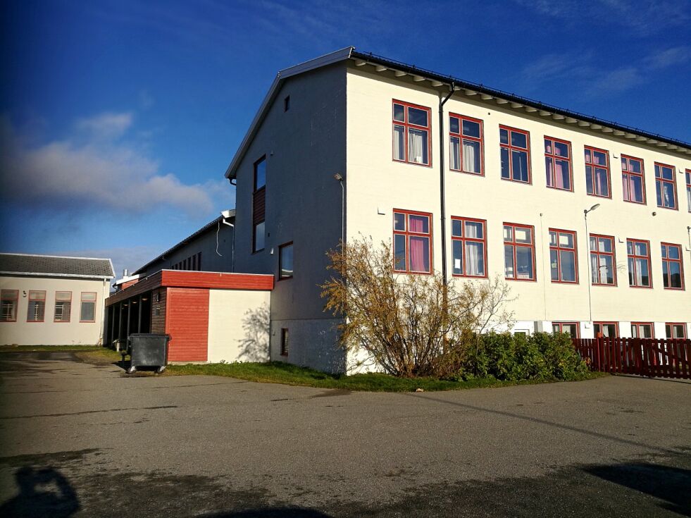 Bygget til Lebesby skole er eid av Stiftelsen Lebesby Bygdetun. Eie- og leieforholdet er ett av punktene som bør klargjøres ytterligere, mener oppvekstsjef Lise Øfeldt.
 Foto: Erik Brenli