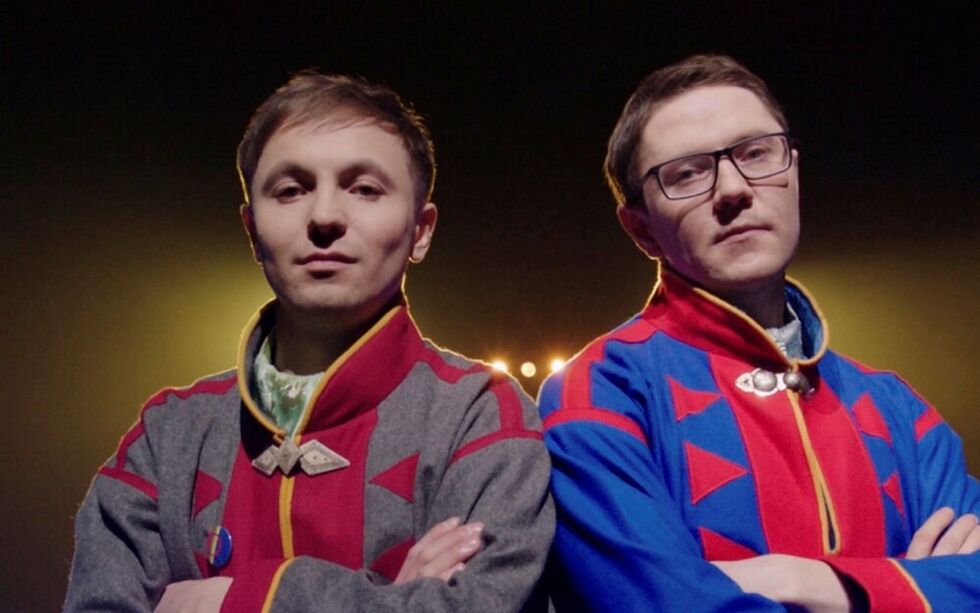 Yarsem Galkin (til venstre) og Roman Yakovlev lager musikk på kildinsamisk.
 Foto: Sámi Grand Prix
