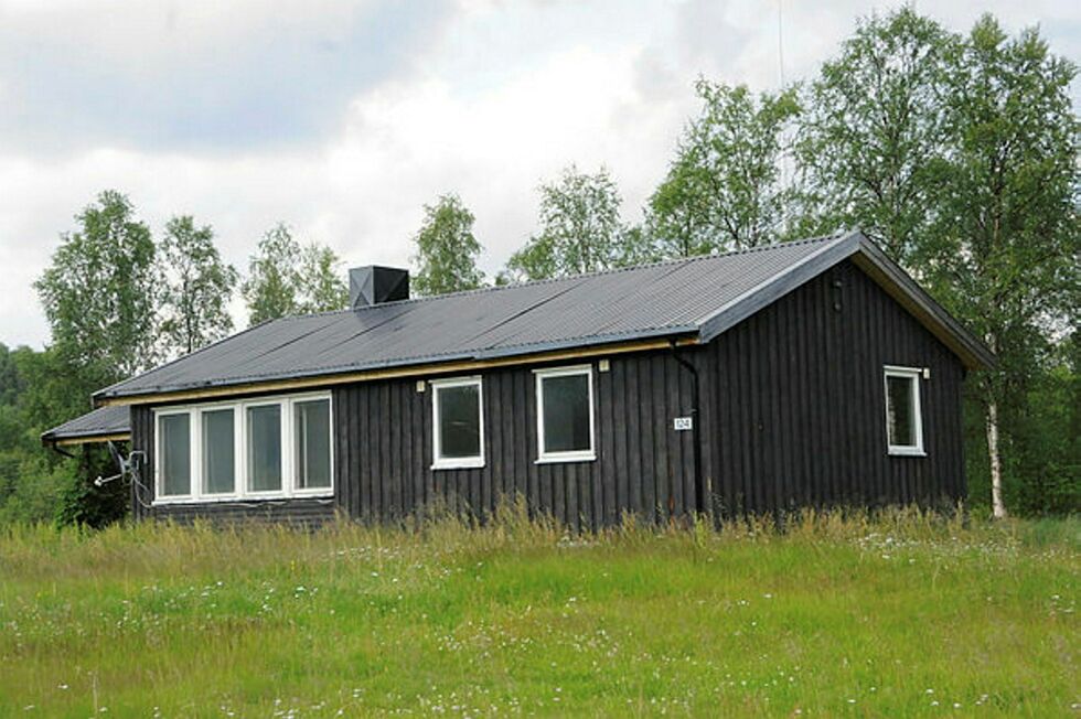 Stiftelsen Bolig bygg solgte den gamle rektorboligen i Neiden for 150.000 kroner på Facebook, uten ordinær budrunde i løpet av få dager 13. desember i fjor.
 Foto: Hallgeir Henriksen