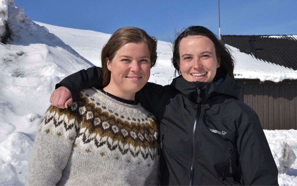 Friluftsentusiastene Ida Klykken Stene (til venstre) og Ragnhild Midtbø lærte seg samisk for å forstå de samiske stedsnavnene når de går på tur.
 Foto: Cecilie Ditløvsen