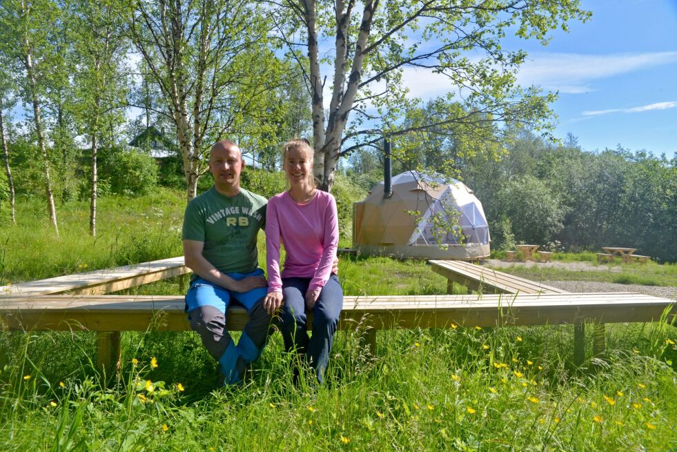 Kai Simon Johansen og Sandrine Bocher Johansen forteller at konseptet deres er å kunne ta ordentlig vare på kundene sine.
 Foto: Hannah Persen