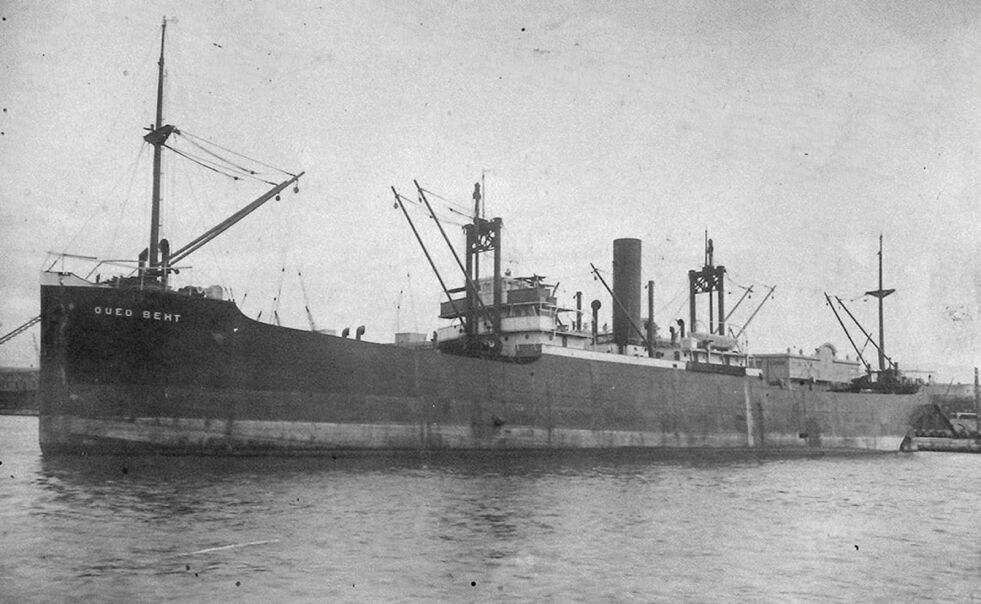 D/S Varangmalm, i likhet med andre skip, som ble solgt og fikk nytt rederi, byttet skipet navn en rekke ganger. Varangmalm ble bygget som Zwarte Zee i 1919. Her er hun avbildet som Oued Beht (1927) før hun fikk navnet Hadjipateras (1934), og til sist Varangmalm (1937). FOTO: JOHN C. HADJIPATERAS & SONS SAMLINGER